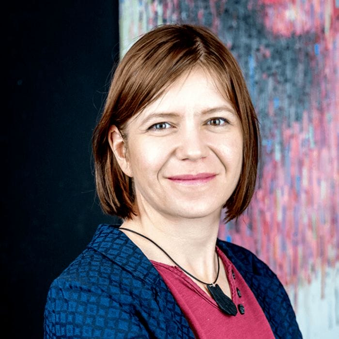Susanne-Hoehne-Portrait-1000x1000-tiny